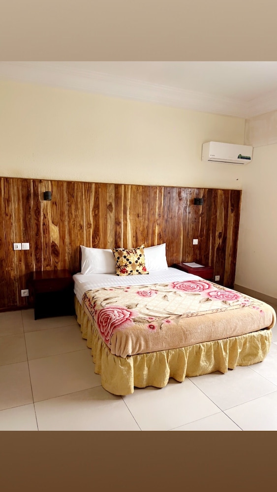 Ngaliema Resort Club 21/42