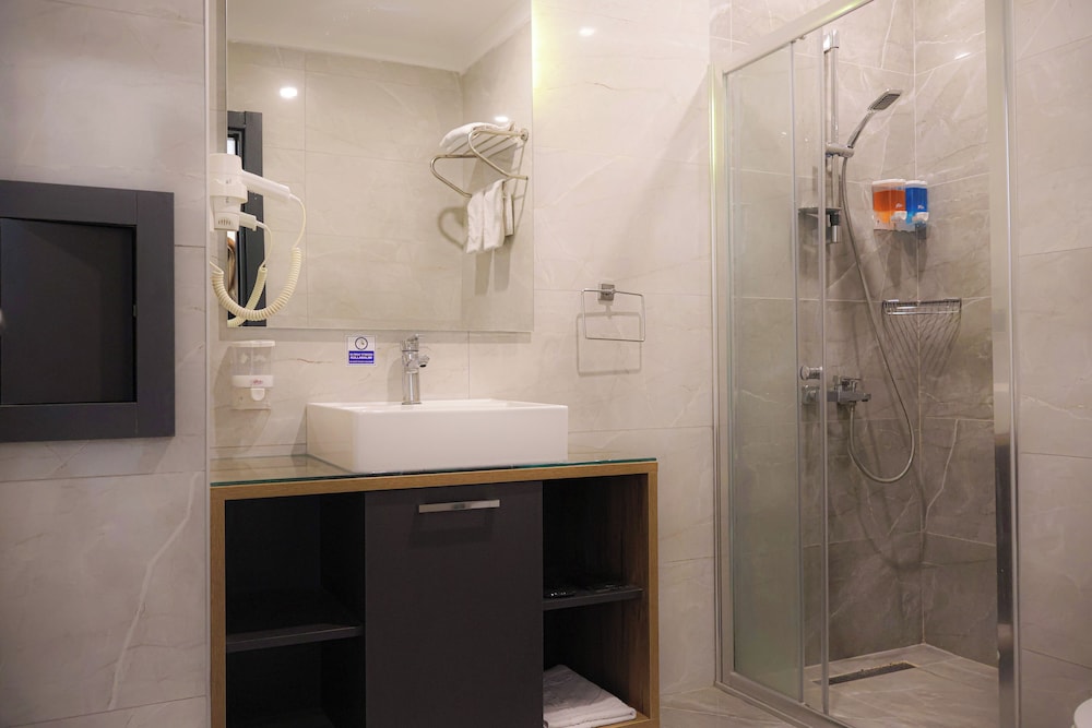 HOME PLUS Hotel & SEYHLI 40/42