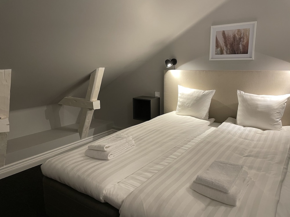 ECONOMY, DOUBLE BED, NO WINDOW
