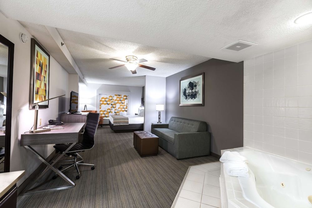 Country Inn & Suites By Radisson Lake Norman Huntersville NC 40/48