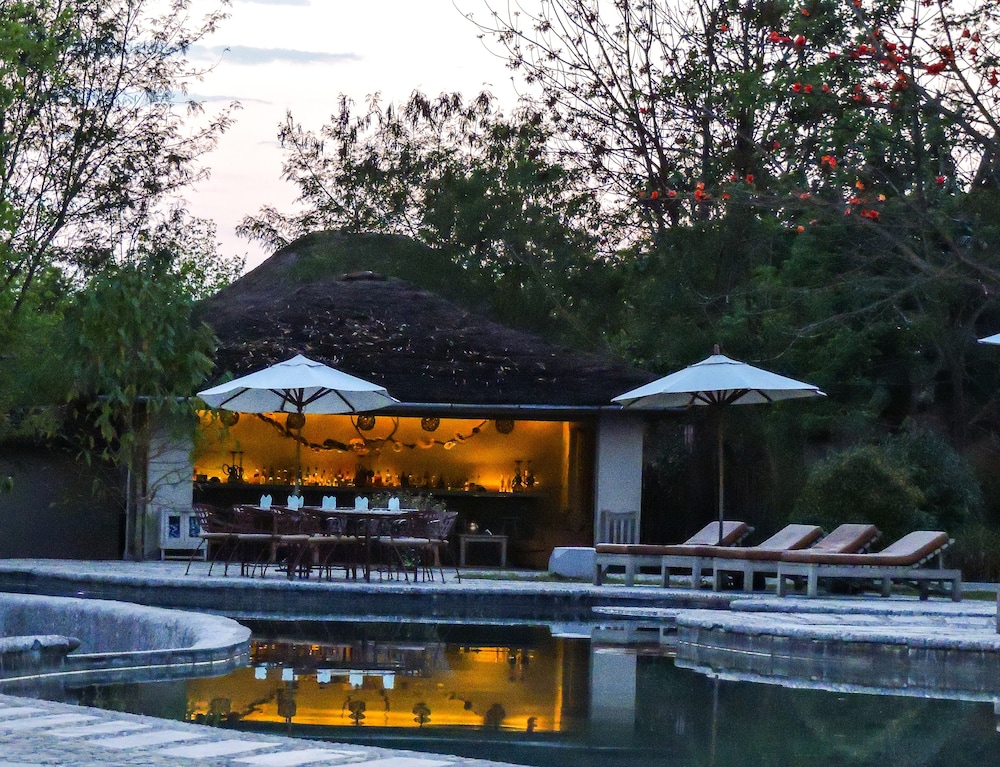 BARAHI JUNGLE LODGE