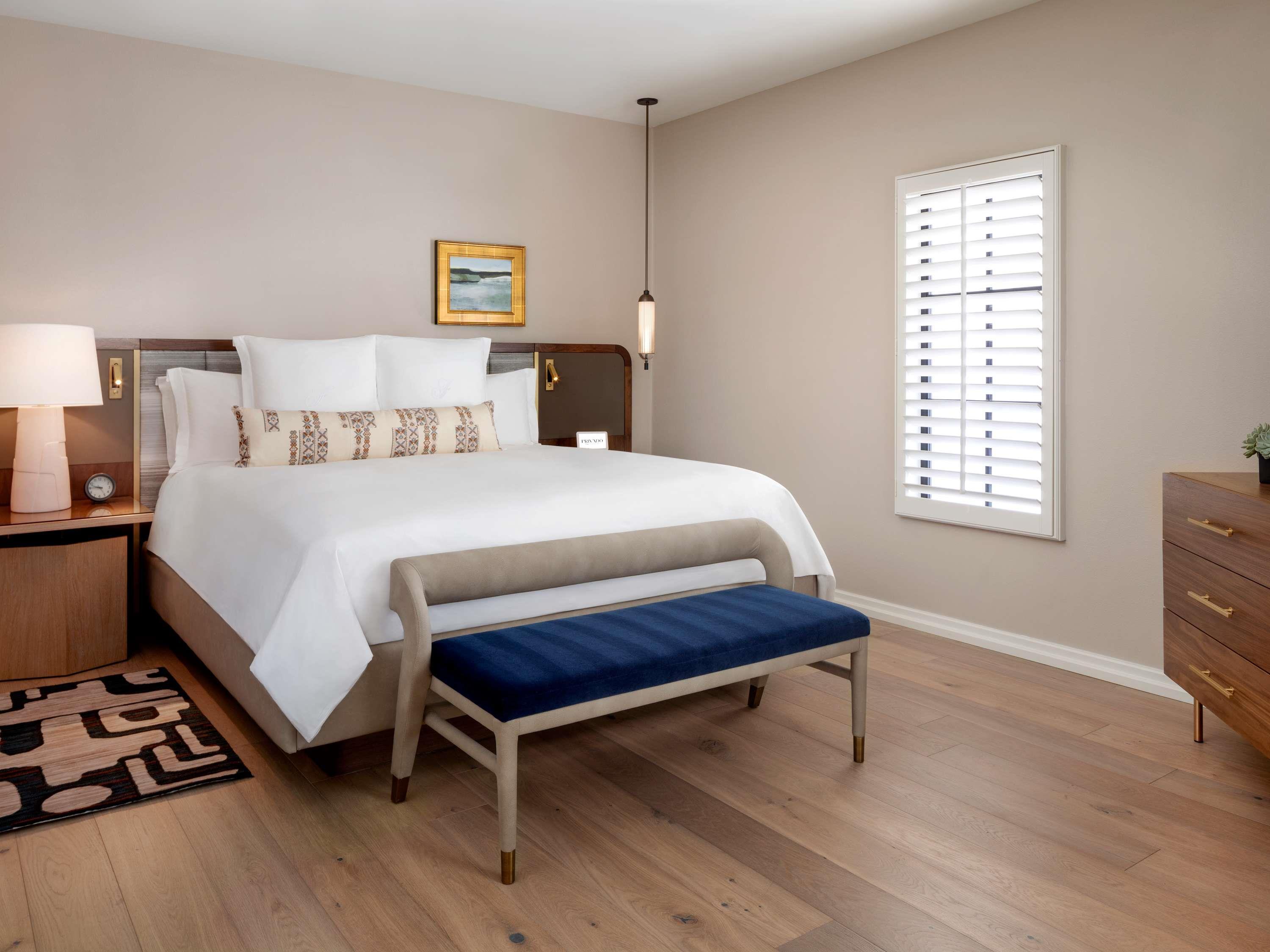 1 Bedroom, Suite, King Bed, Balcony or Patio