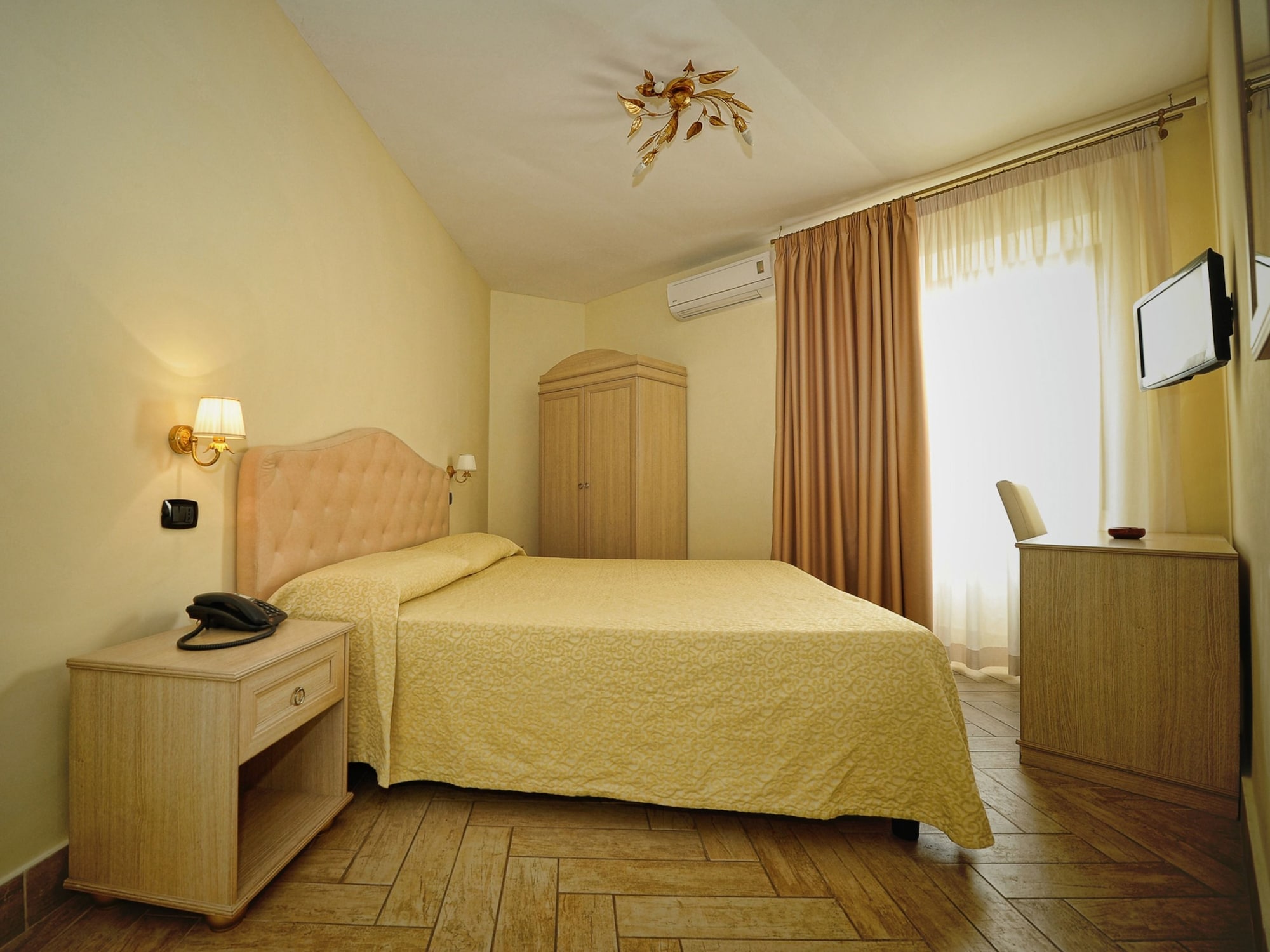 1 BEDROOM, COMFORT, SINGLE, GARDEN VIEW