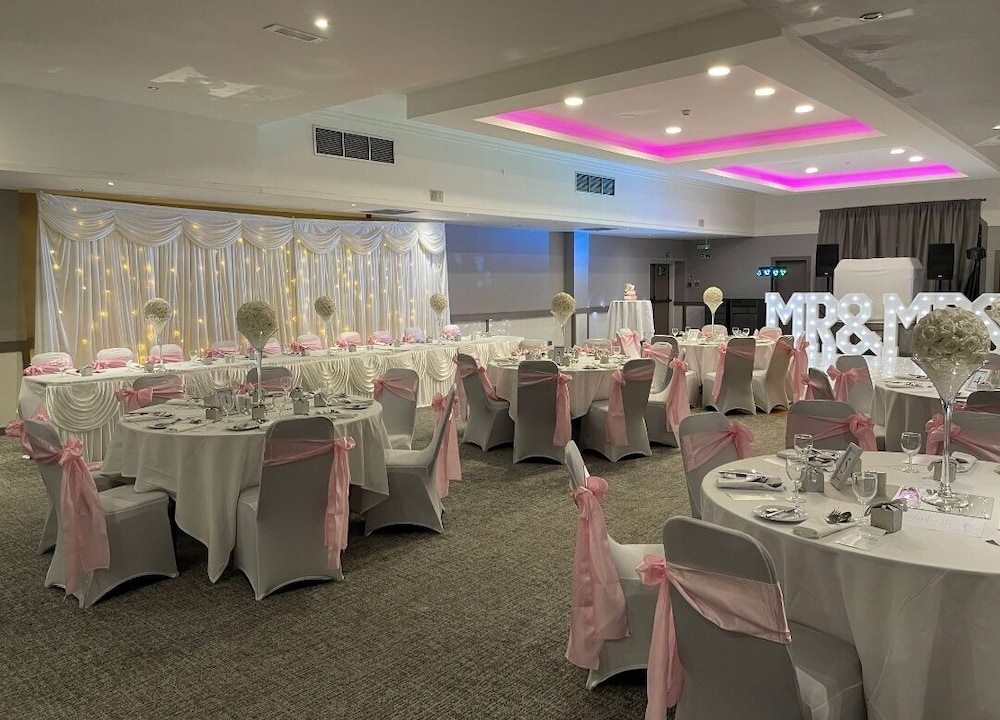 Kings Park Hotel 43/56