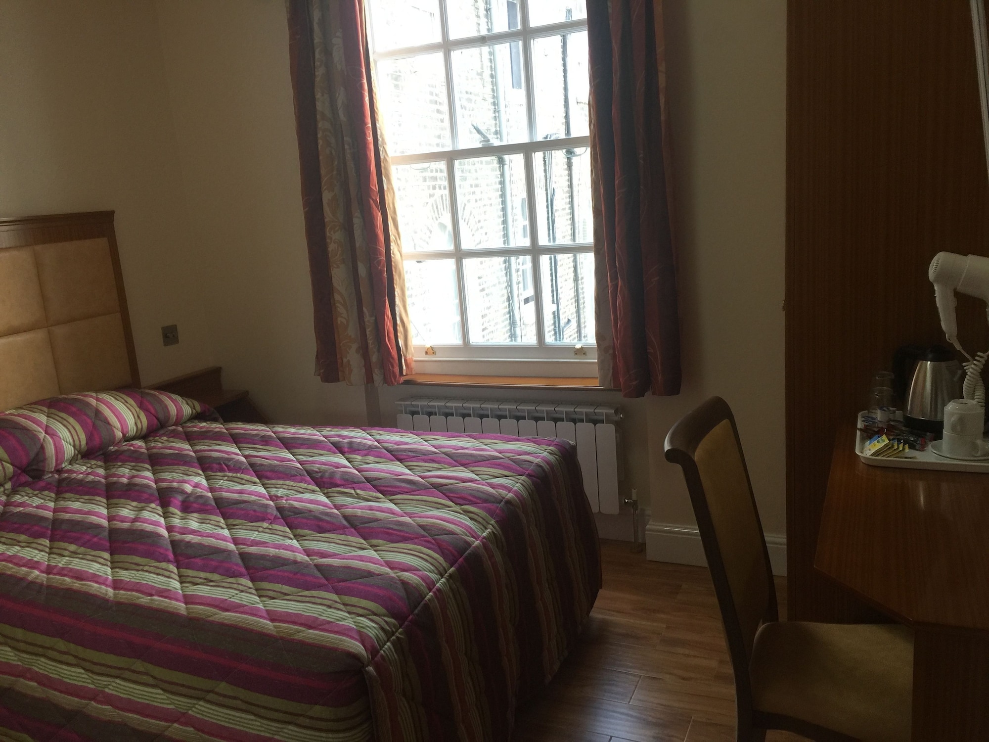 ROOM, DOUBLE BED