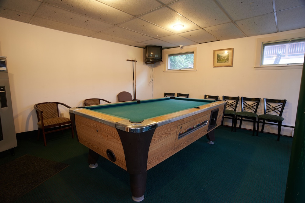 Swiss Chalets Village Inn 33/50
