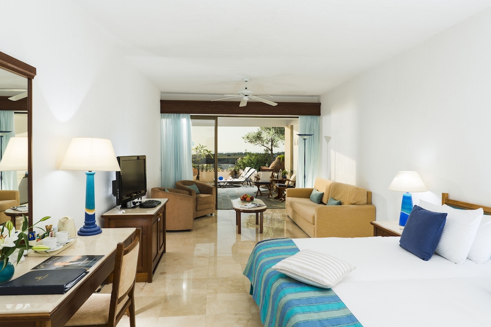 Coral Beach Hotel and Resort 60/95