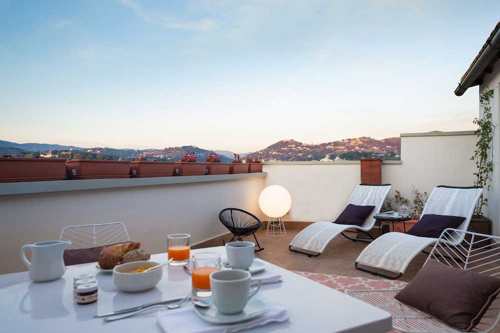 Lorena Suites & Apartments 55/61
