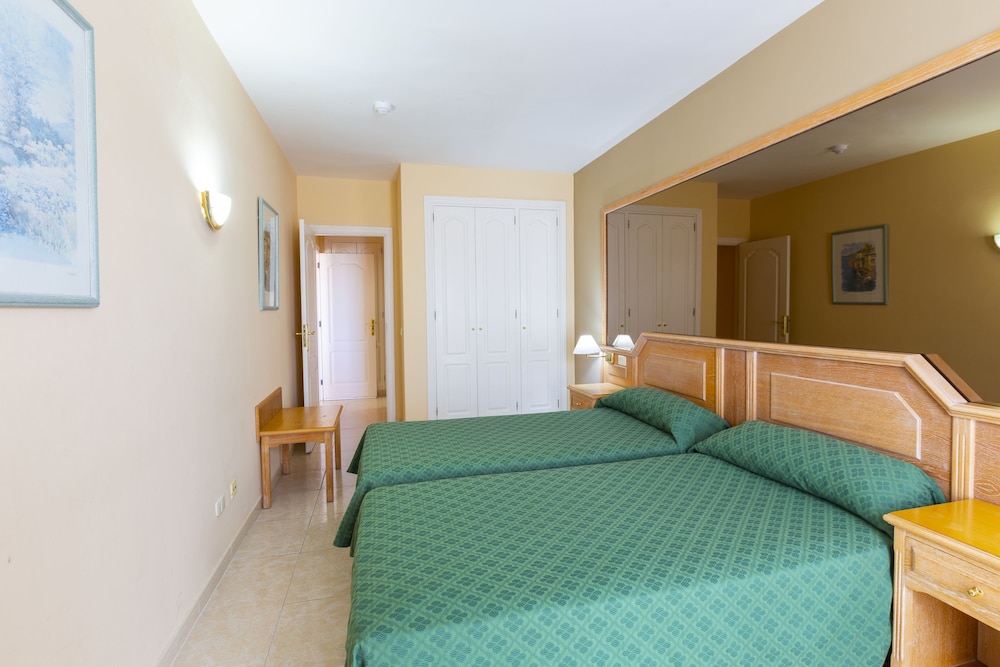 Villa De Adeje Beach 17/50