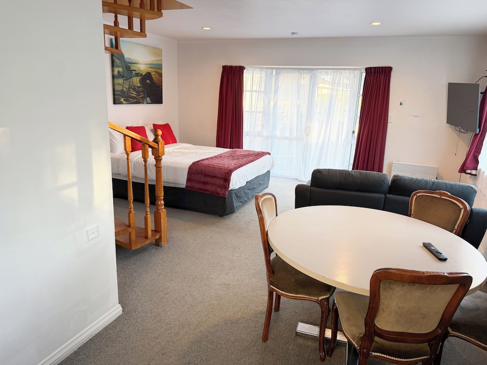 Settlers Motor Lodge 34/43