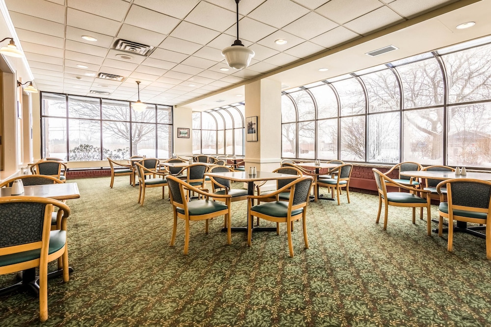 The Lux Hotel & Conference Center, Ascend Hotel Collection 30/39