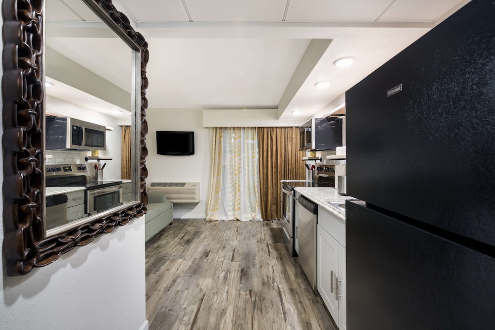 Revel Hotel Minot, SureStay Collection by Best Western 45/66