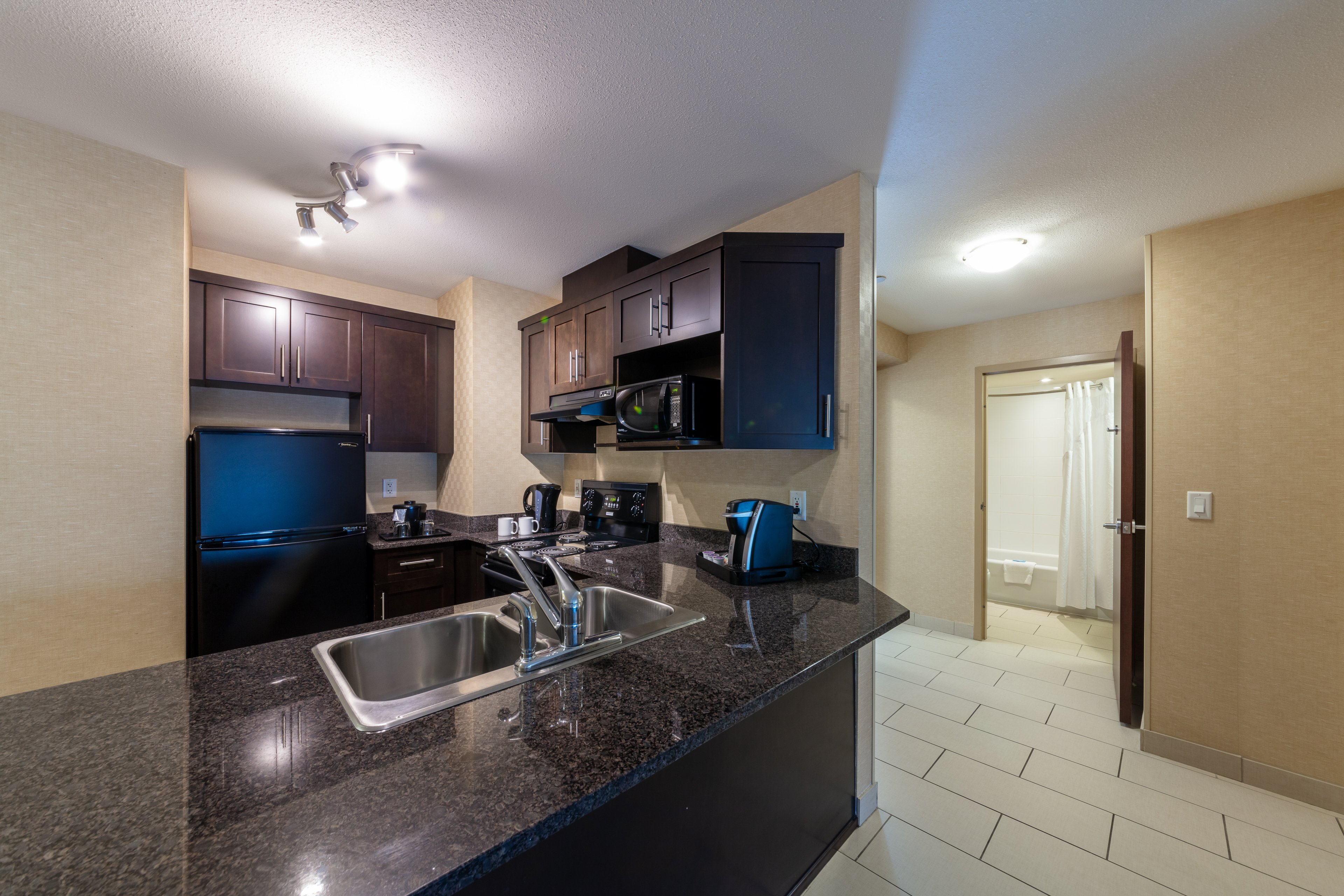 Holiday Inn Express Suites Riverport 70/76