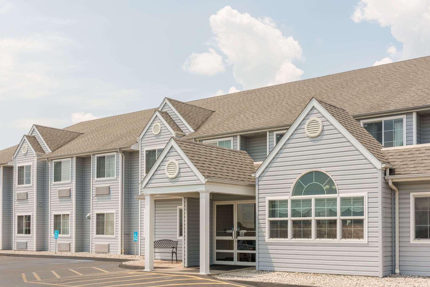 Microtel Inn and Suites by Wyndham Sainte Genevieve 2/25