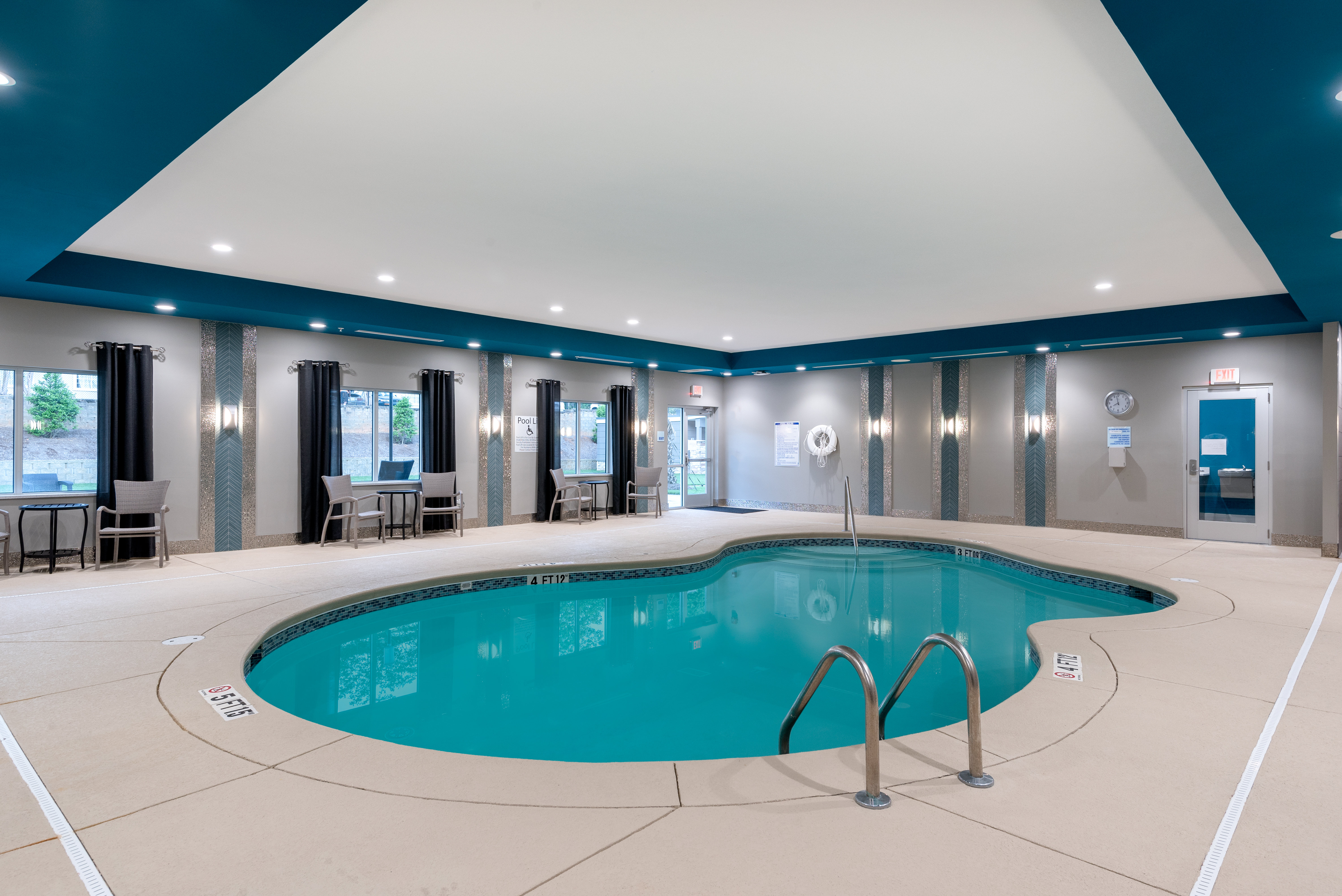 Holiday Inn Express And Suites Charlotte Airport 33/58