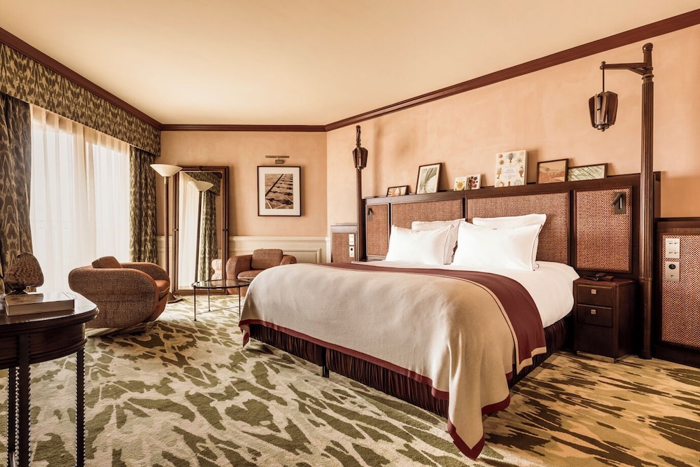 Deluxe, Queen Bed, Valley View