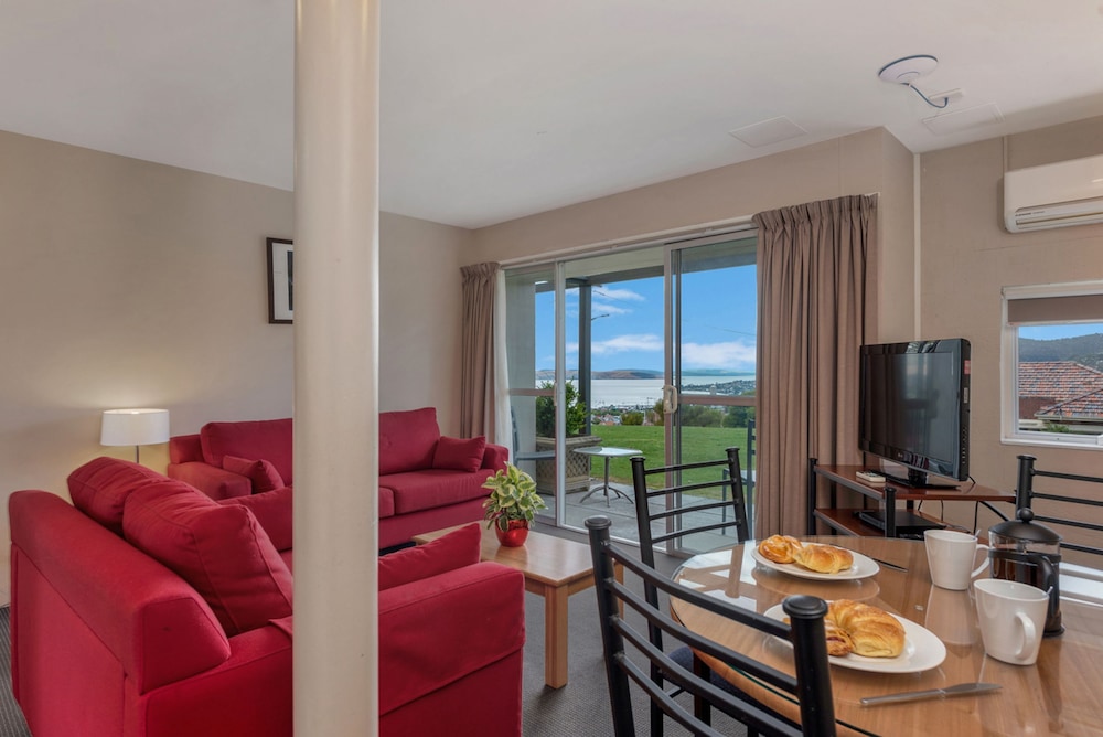 BAY VIEW VILLAS 36/64