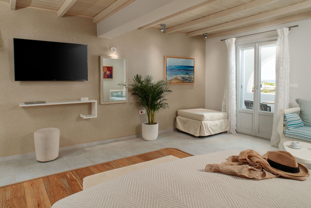 Iria Beach art hotel 54/69