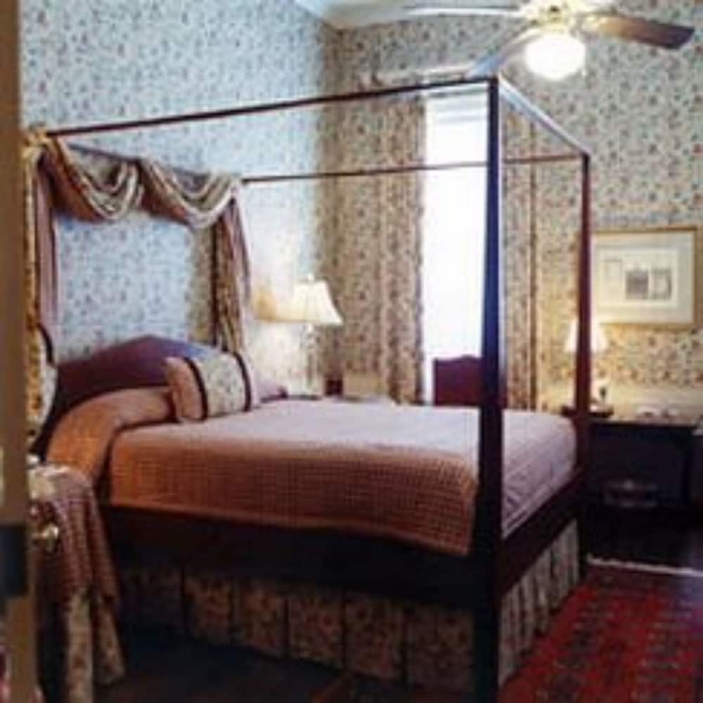 1842 Inn 35/74