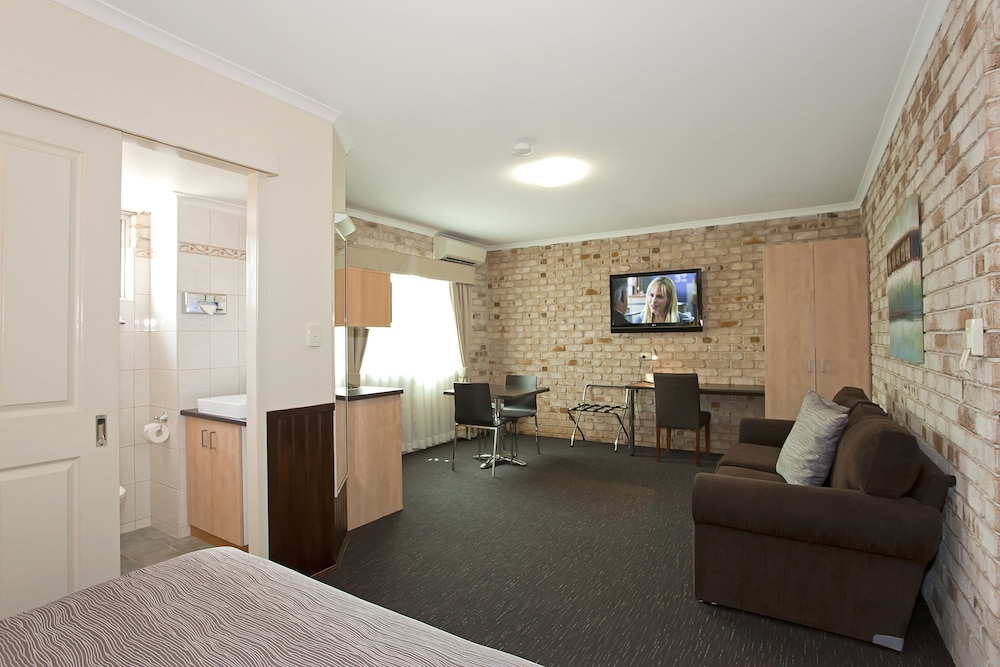 Highlander Motor Inn 29/37