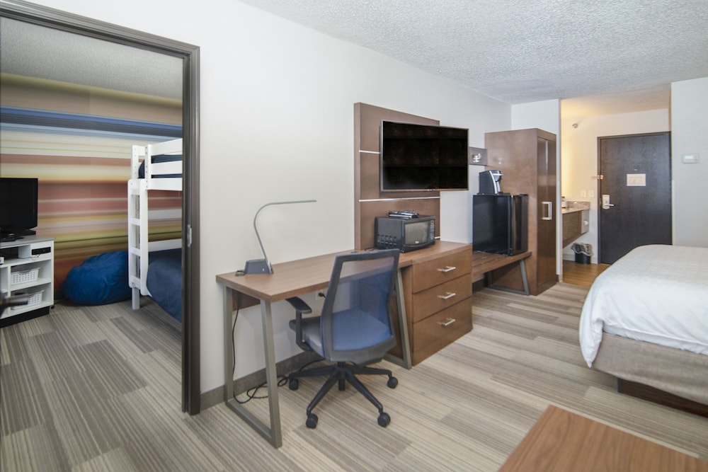 Holiday Inn Express Houghton Keweenaw 68/77