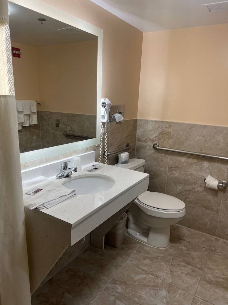 All Seasons Inn & Suites Smithfield Providence 35/36