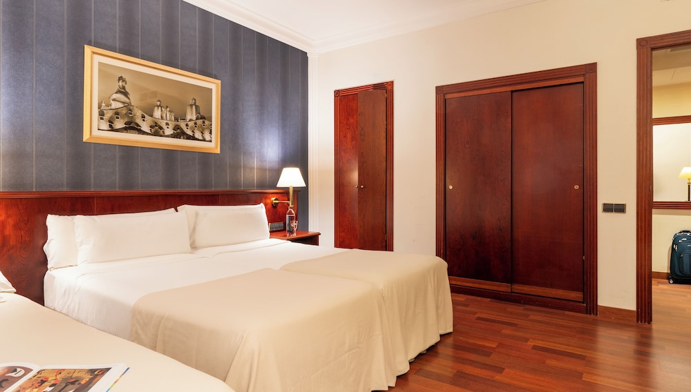 ROOM, TRIPLE