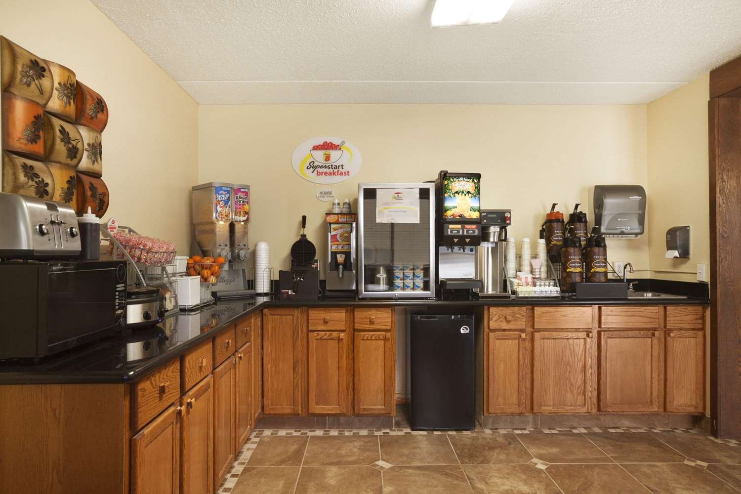 Super 8 by Wyndham West Fargo Main Ave ND 3/14