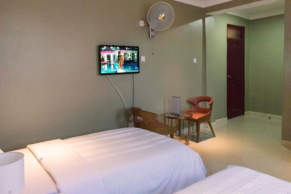 Pavillion Hotel 18/45
