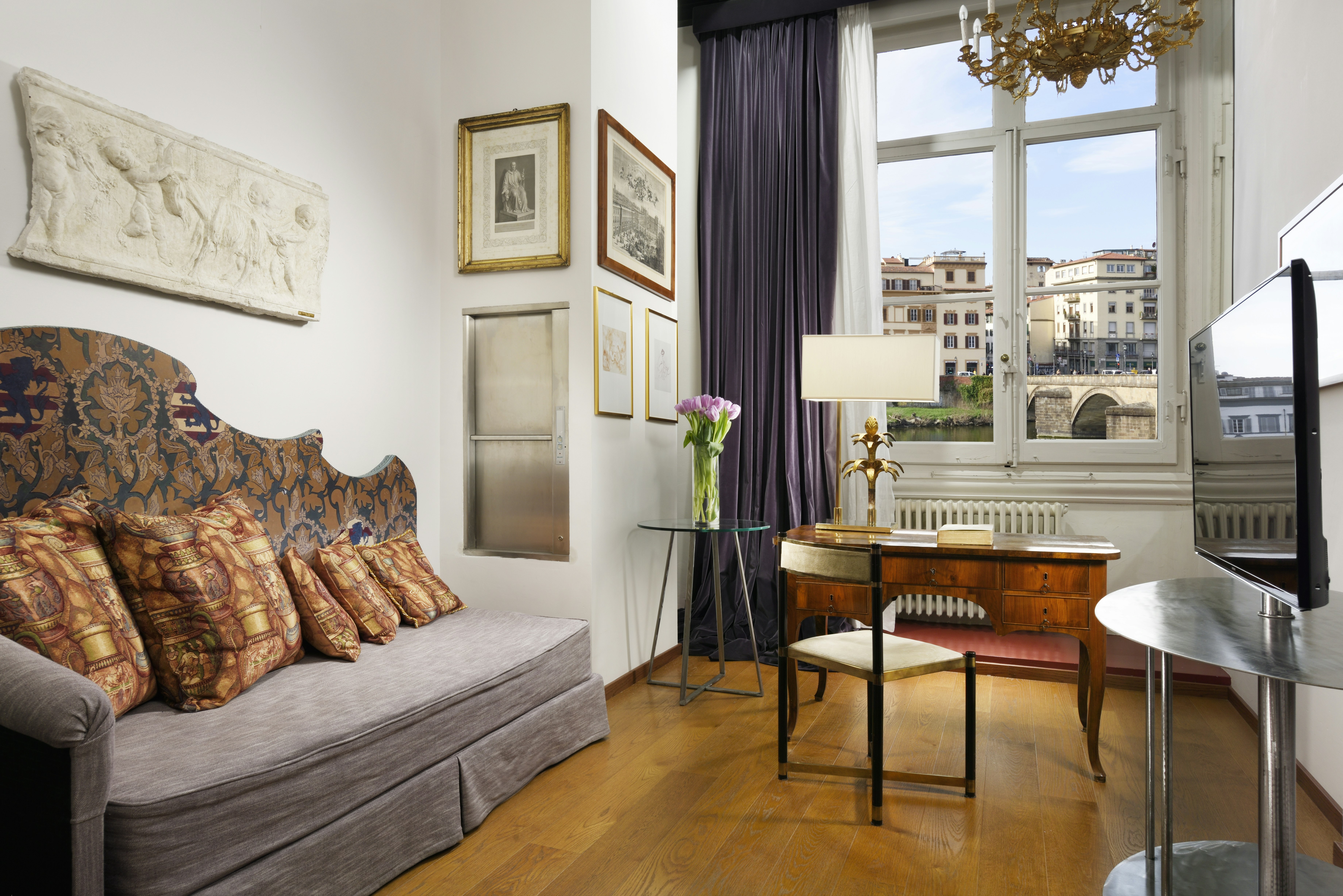 Leone Blue Suites 26/44