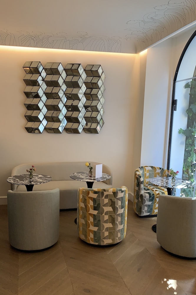 Nerva Boutique Hotel 48/72