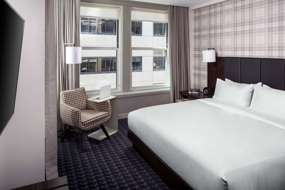 ROOM, KING BED