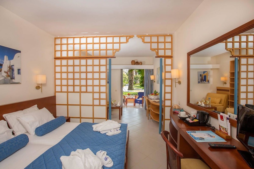 Anissa Beach and Village Hotel 60/80