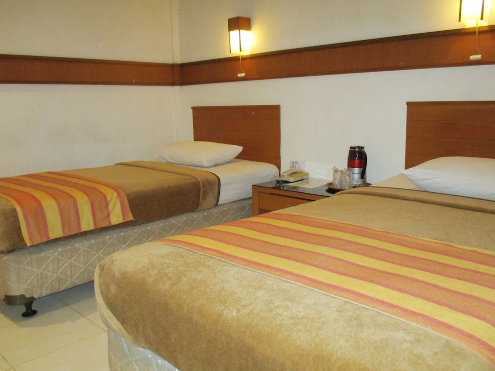 Hotel Caravan 17/49