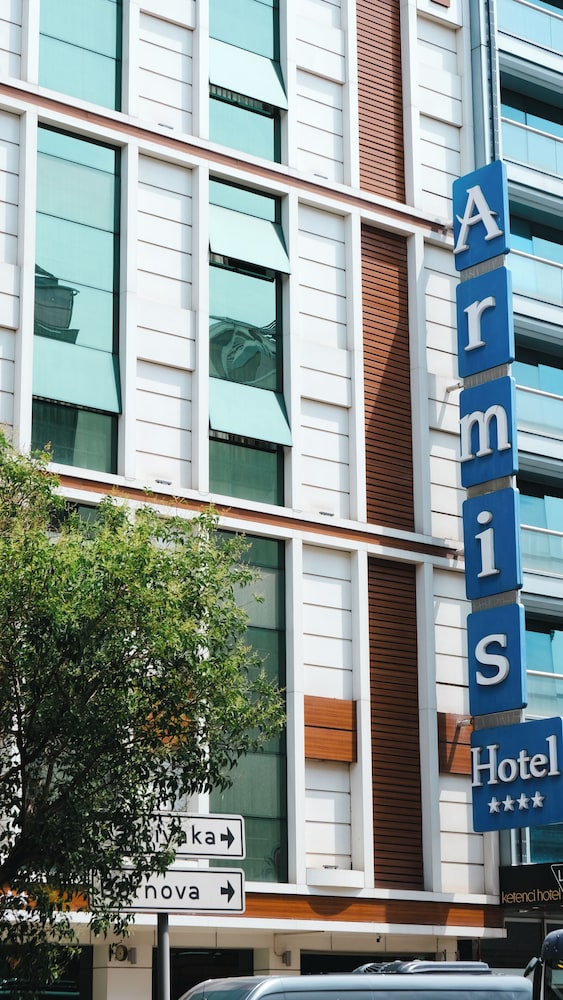 Armis Hotel 2/50
