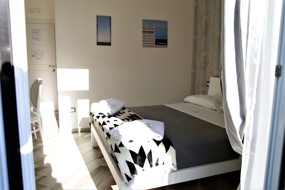 Hermes Rooms For Tourists 13/50