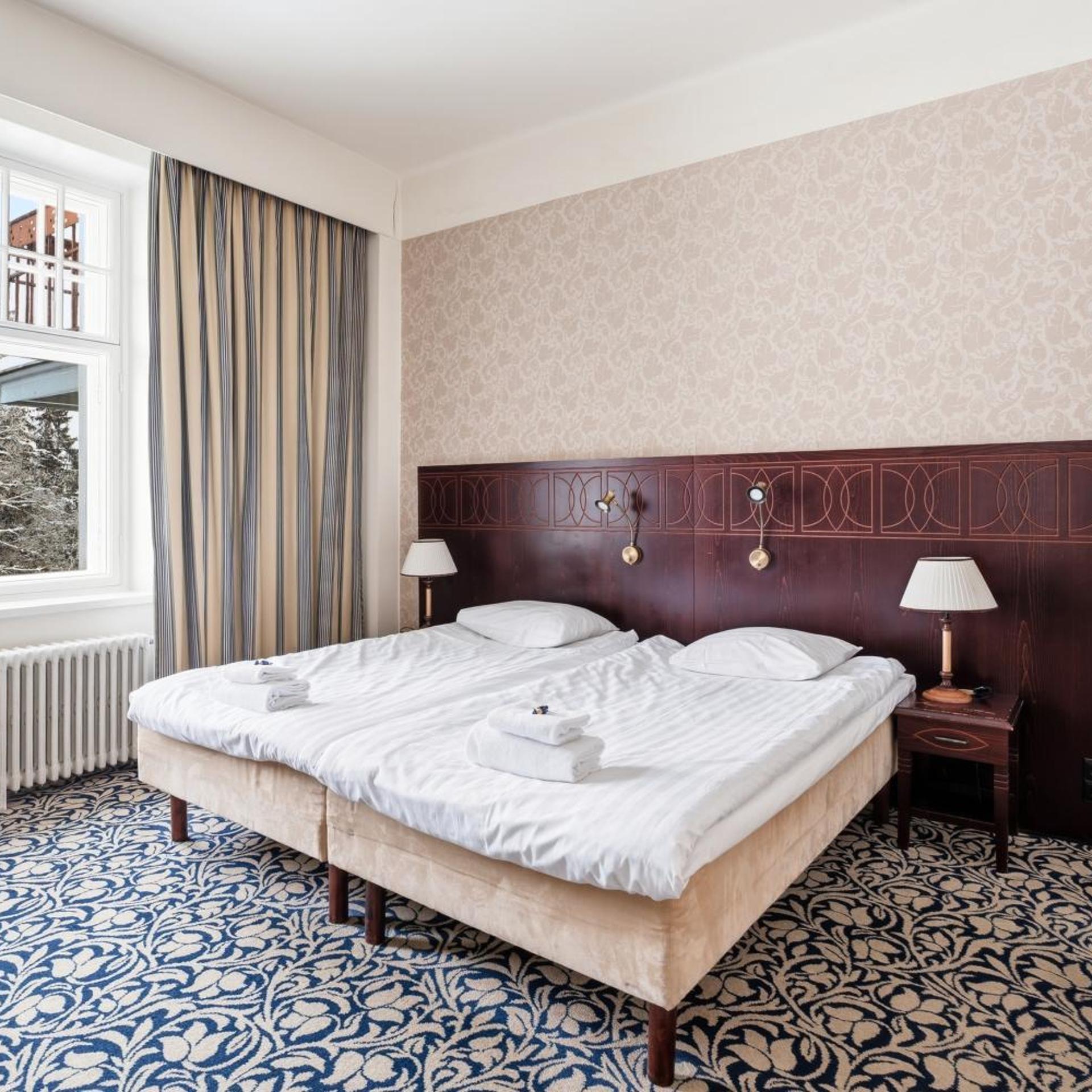 Superior, King Bed, Castle Building