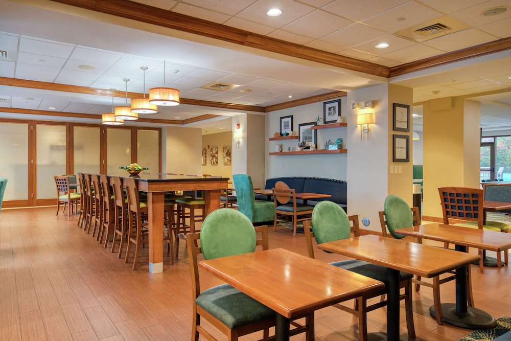 Hampton Inn Wilmington - University Area/Smith Creek Station 61/72