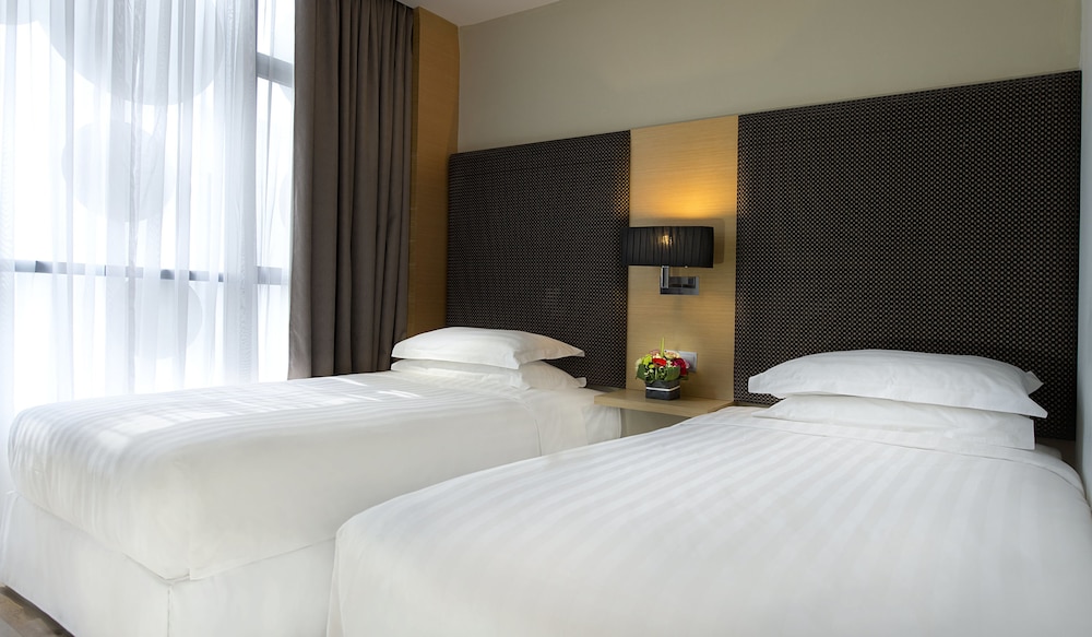 Sunday Hotel Subang Formerly Empire Hotel 33/67
