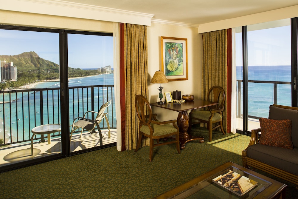 OUTRIGGER Waikiki Beach Resort 66/88