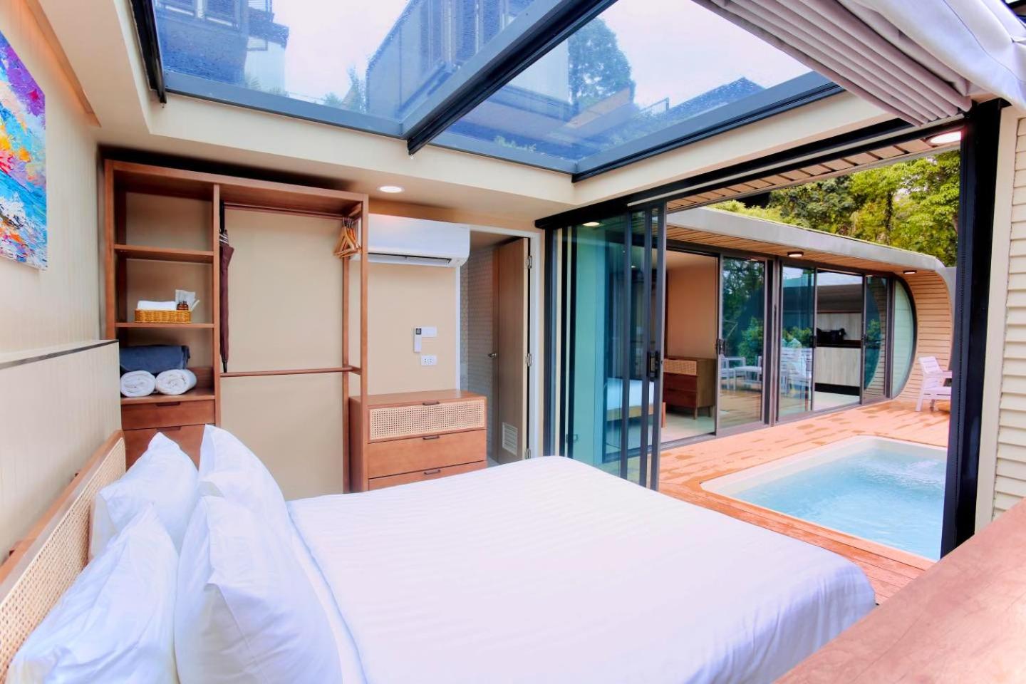 Compact, 2 Bedrooms, Cabin, Private Pool