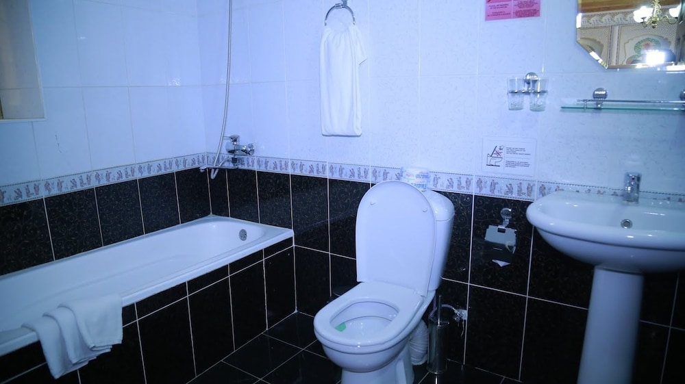 غرفة قياسية ثلاثية، Komil Bukhara Boutique Hotel 2/2