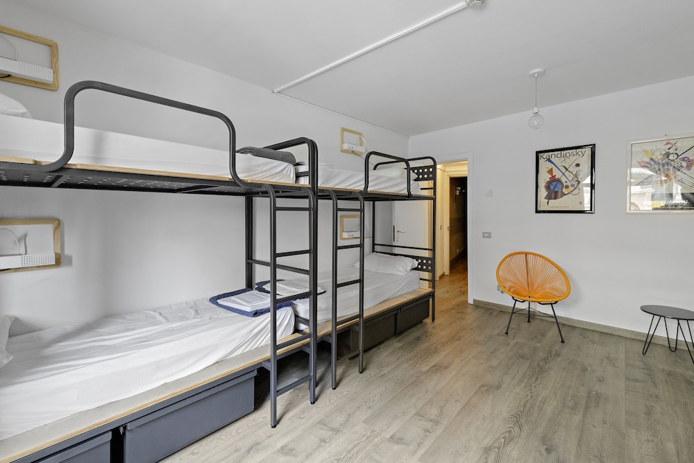 FEMALE DORM, FEMALE ONLY, 4 PEOPLE
