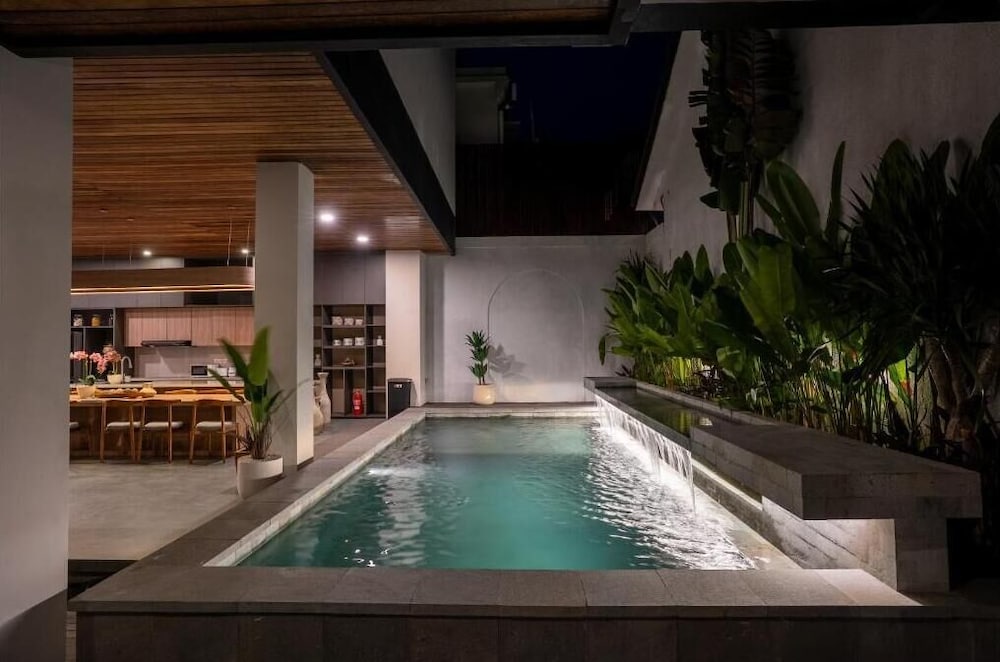 Ratan Hotel Uluwatu 25/50