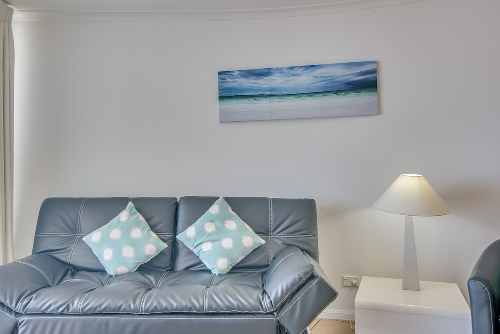 Grand Palais Beachside Resort 50/94