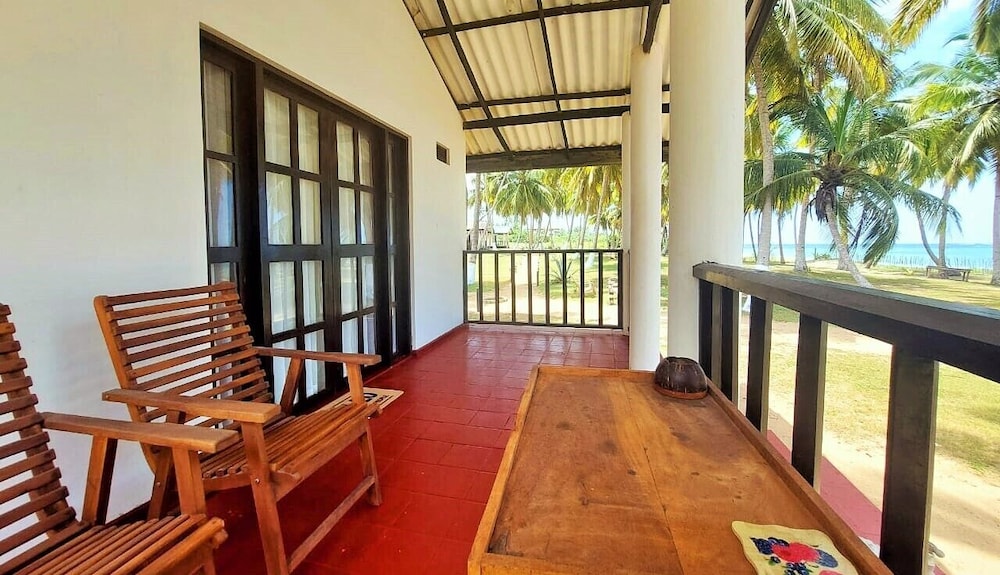 Darwins Beach Resort 32/50