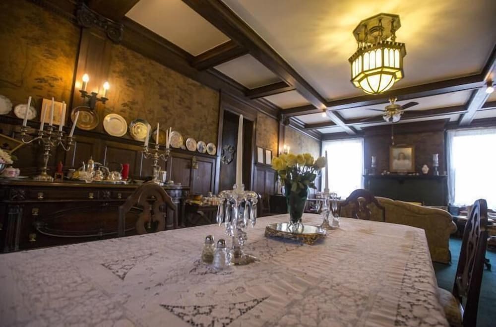 Victorian Inn Bed and Breakfast 22/29