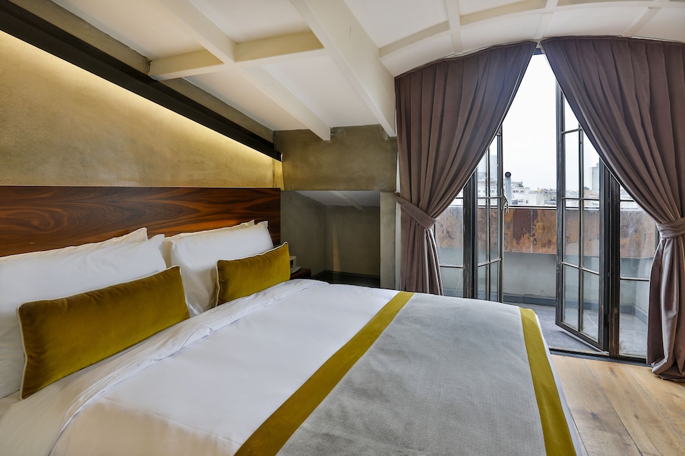 ROOF, SUITE