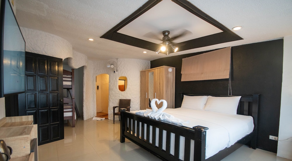 Harrys Steakhouse & Beach Hotel 8/50