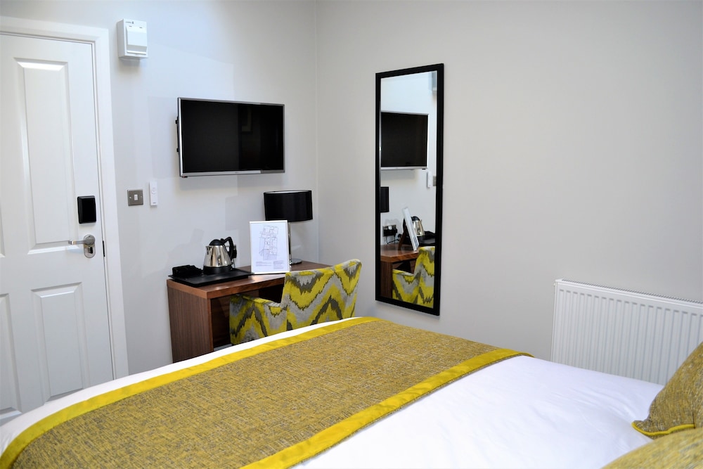 New Park Hotel 17/50